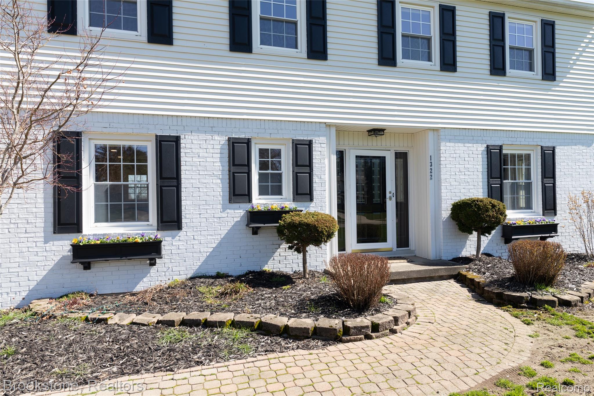 1322 MEADOW GREEN