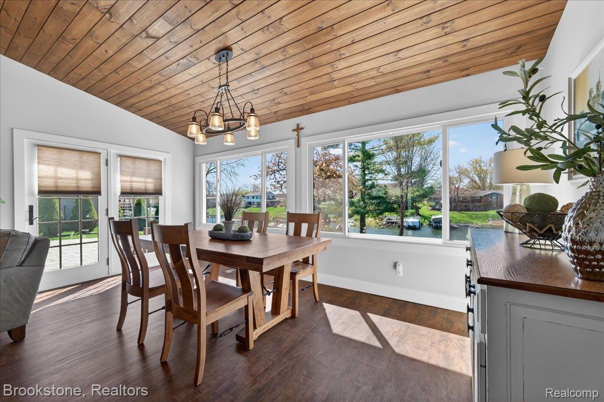 3426 KINGSWAY