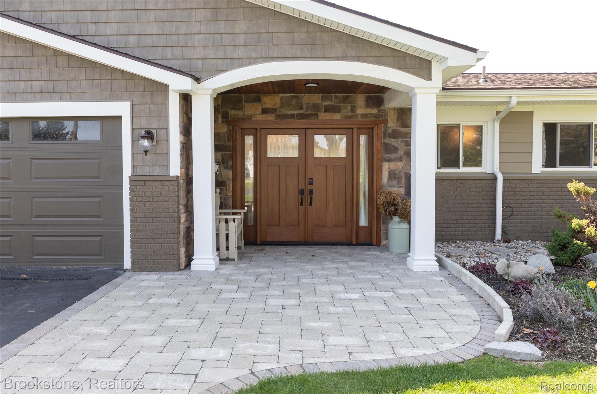 3426 KINGSWAY