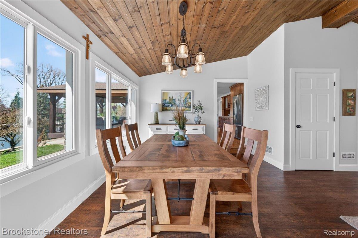 3426 KINGSWAY