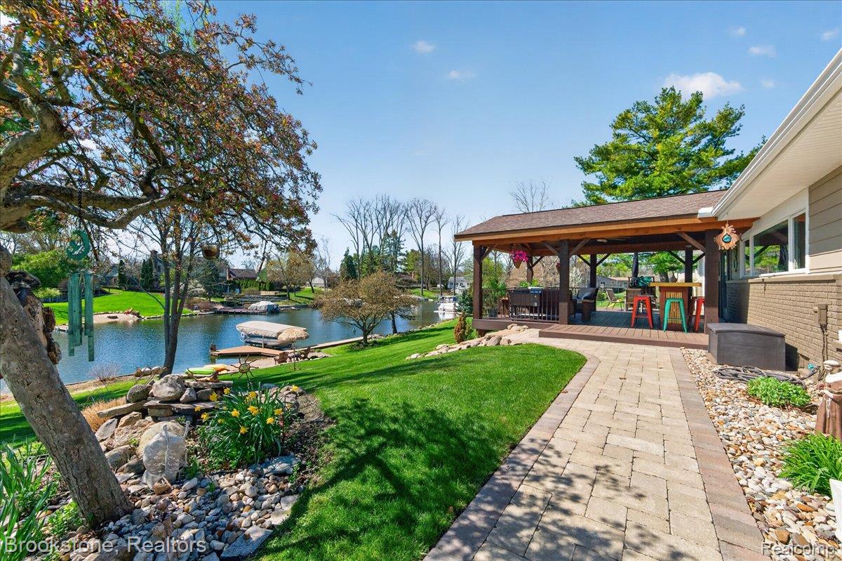 3426 KINGSWAY