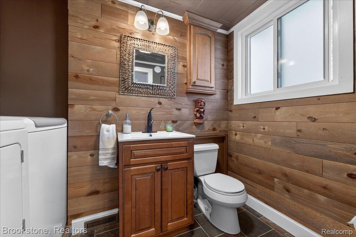 3426 KINGSWAY