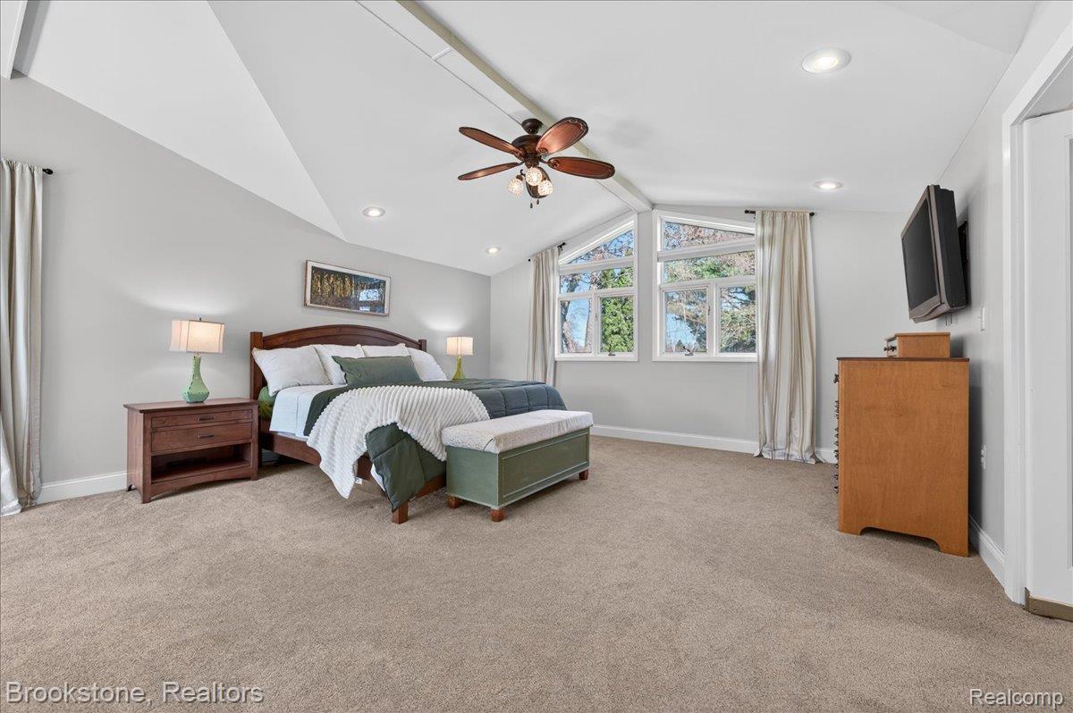 3426 KINGSWAY