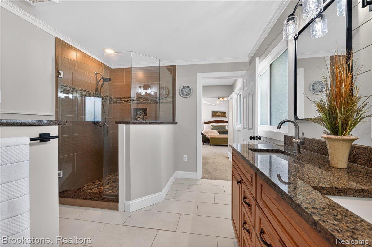 3426 KINGSWAY