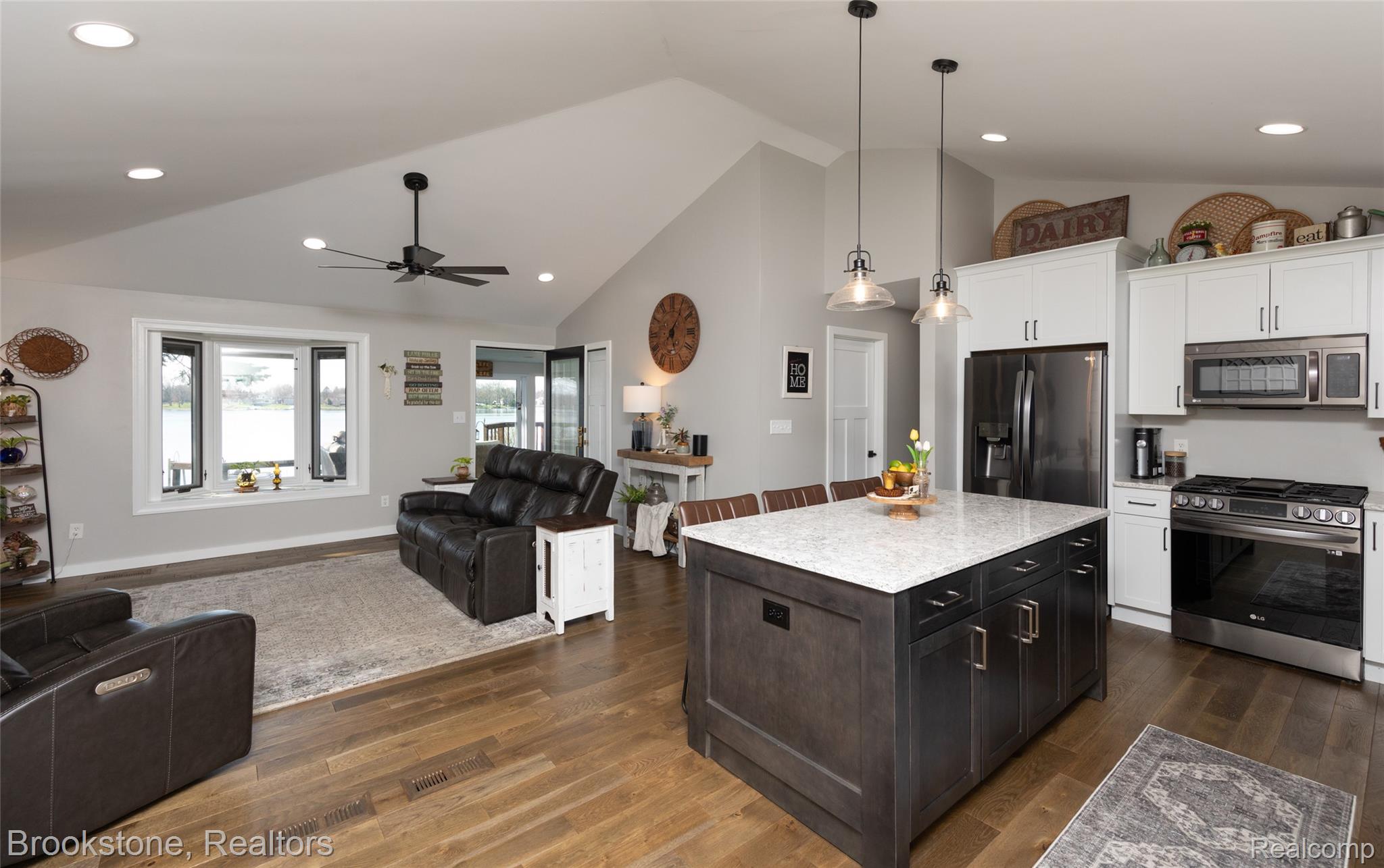 2773 MAPLE RIDGE