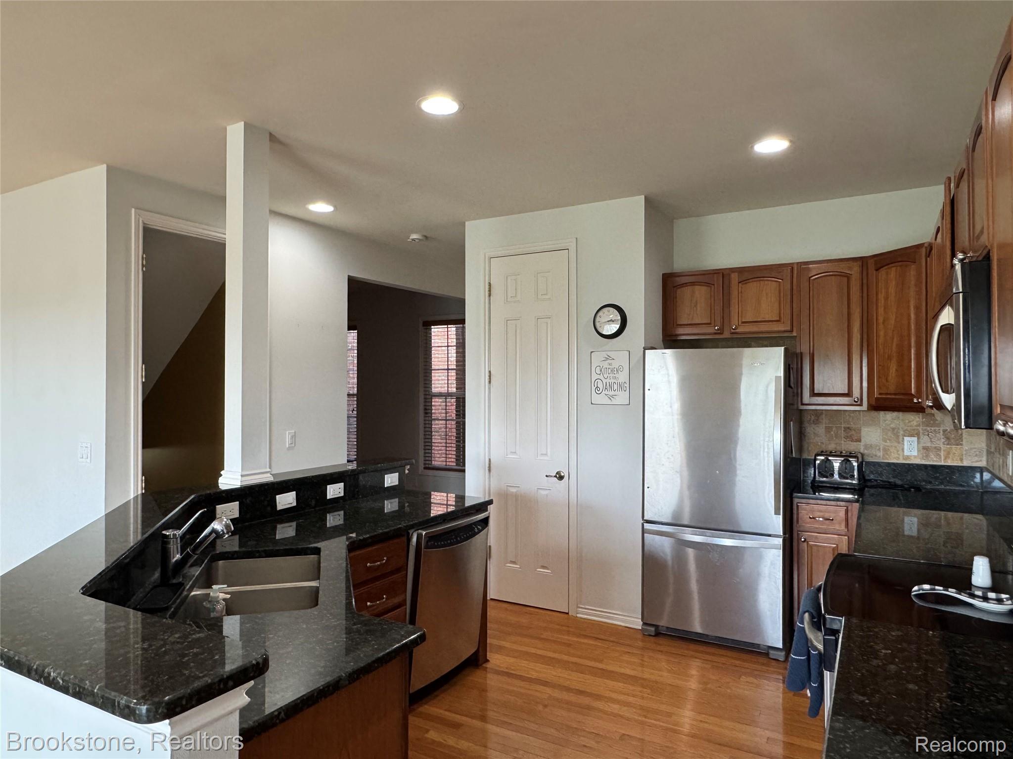 24817 VALLEYWOOD