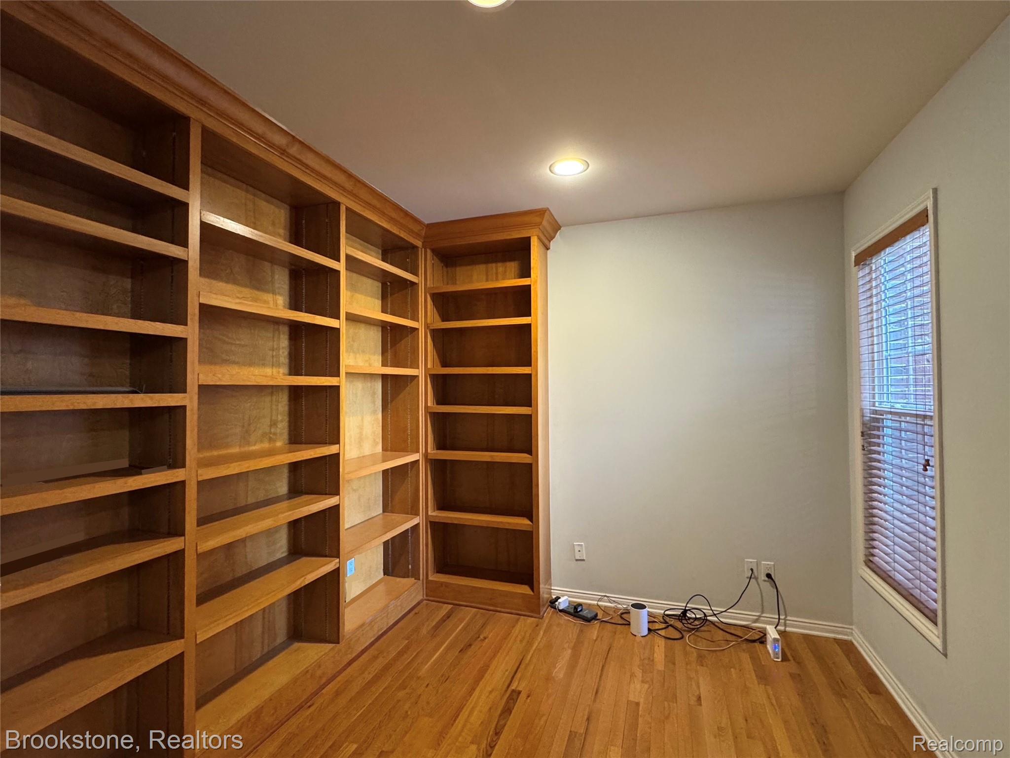 24817 VALLEYWOOD