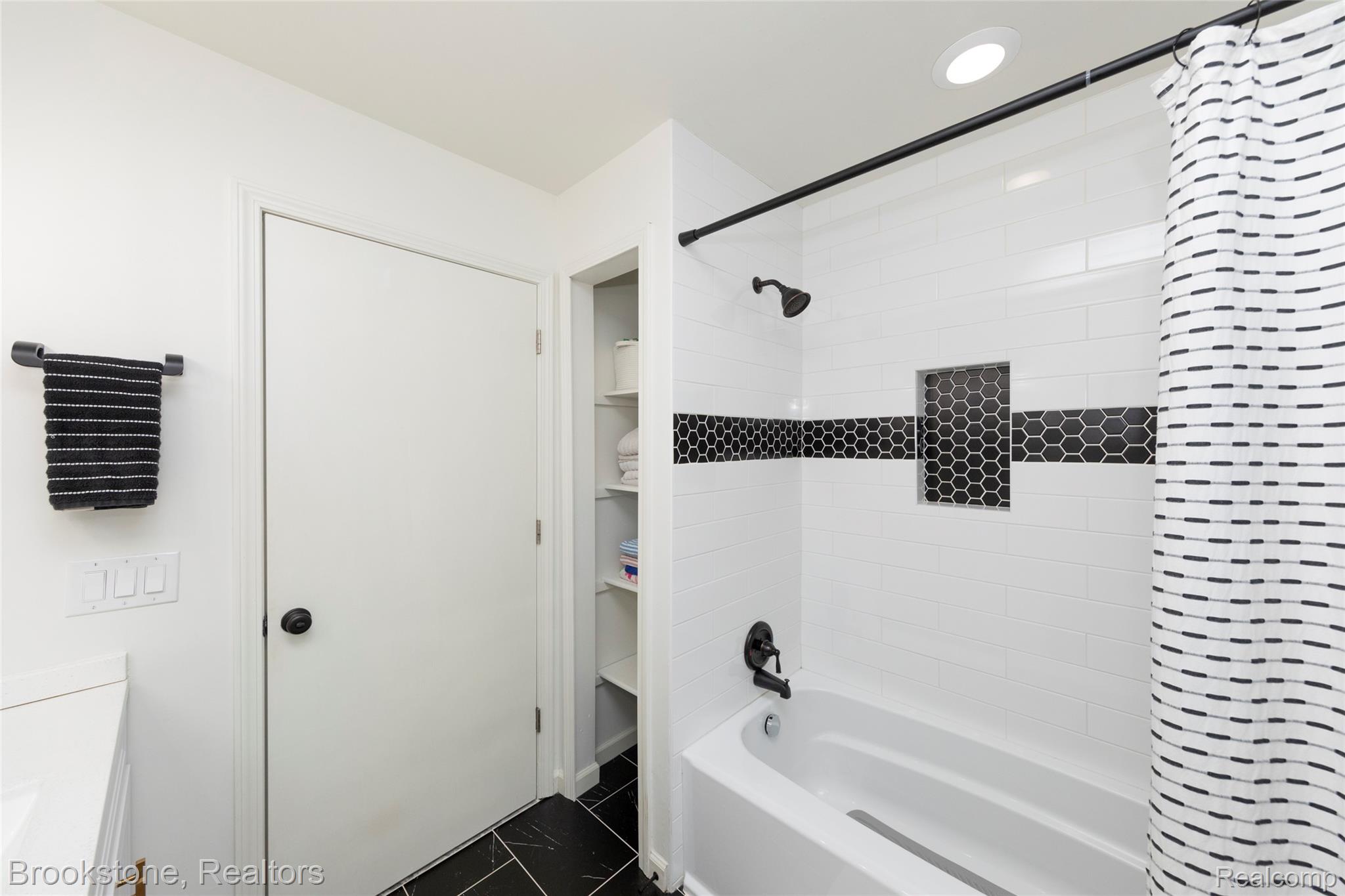 21340 BUNKER Drive
