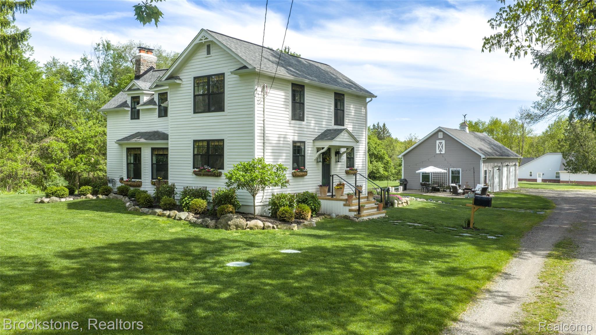 8322 BUCKELL LAKE