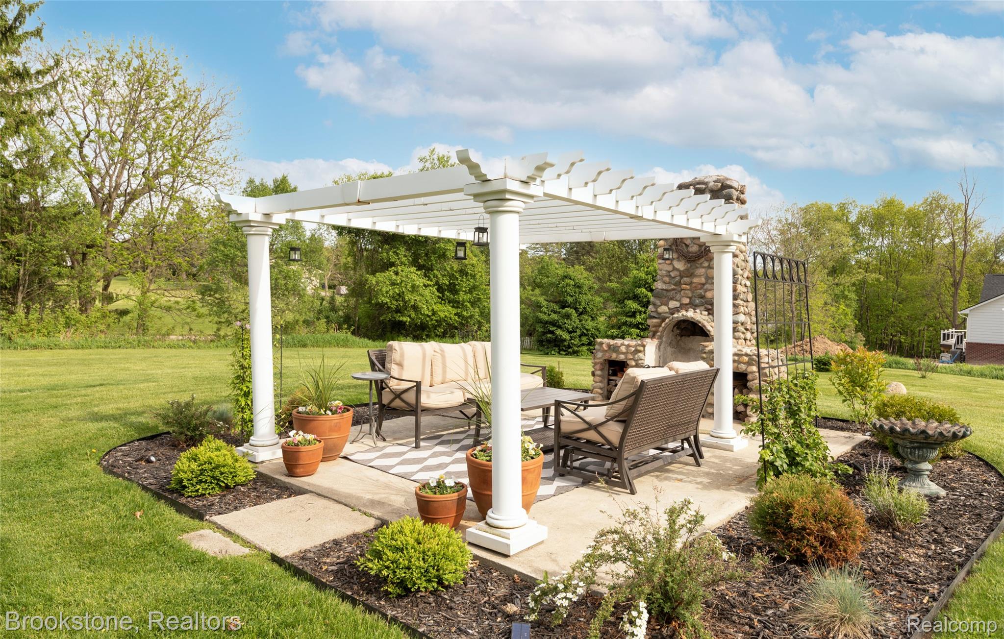 8322 BUCKELL LAKE