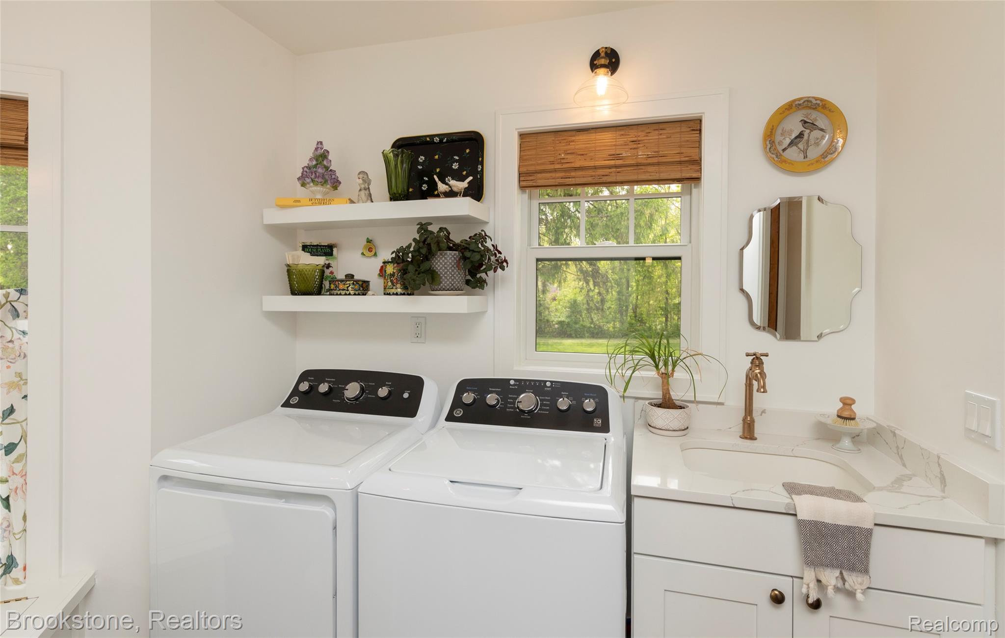8322 BUCKELL LAKE