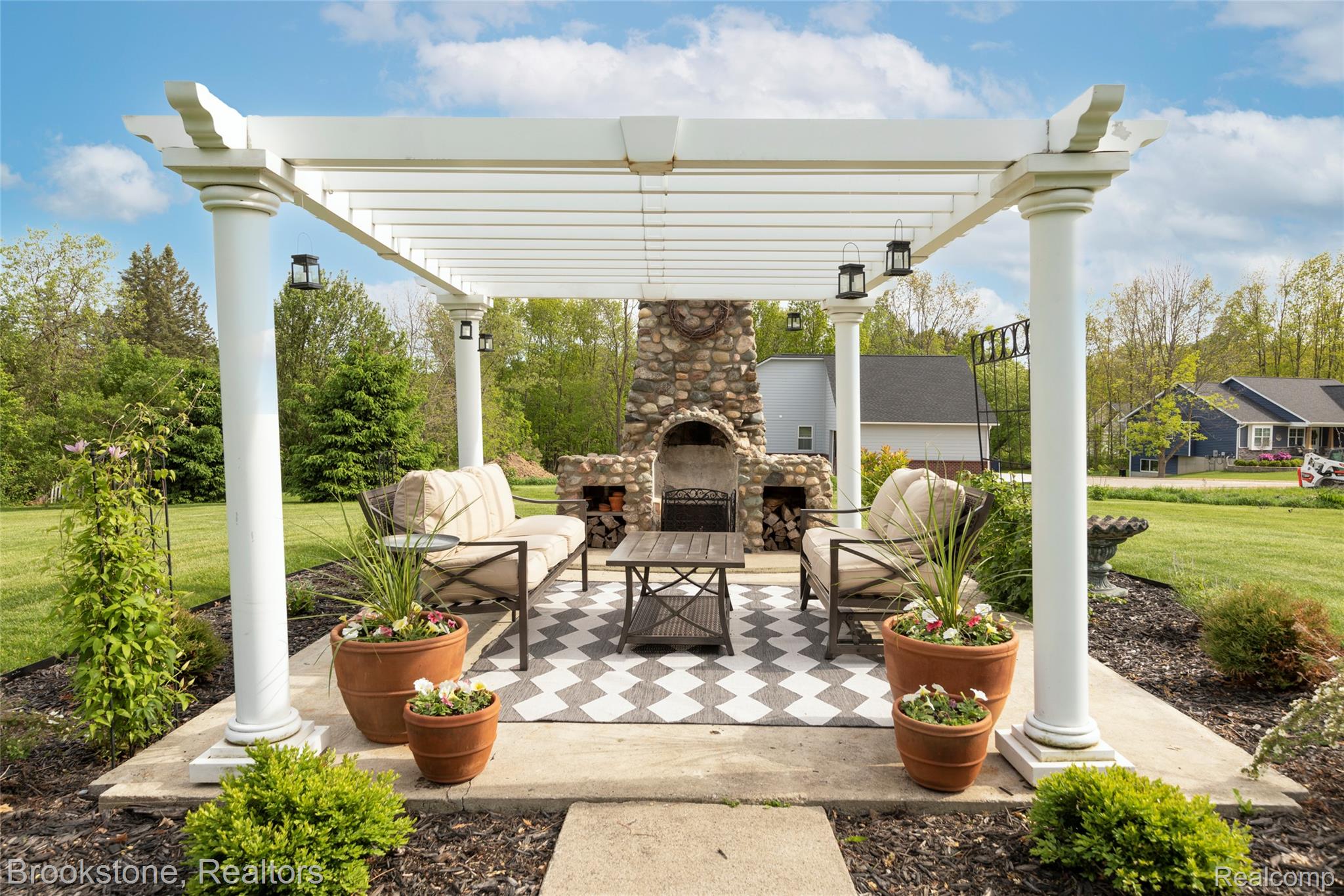 8322 BUCKELL LAKE