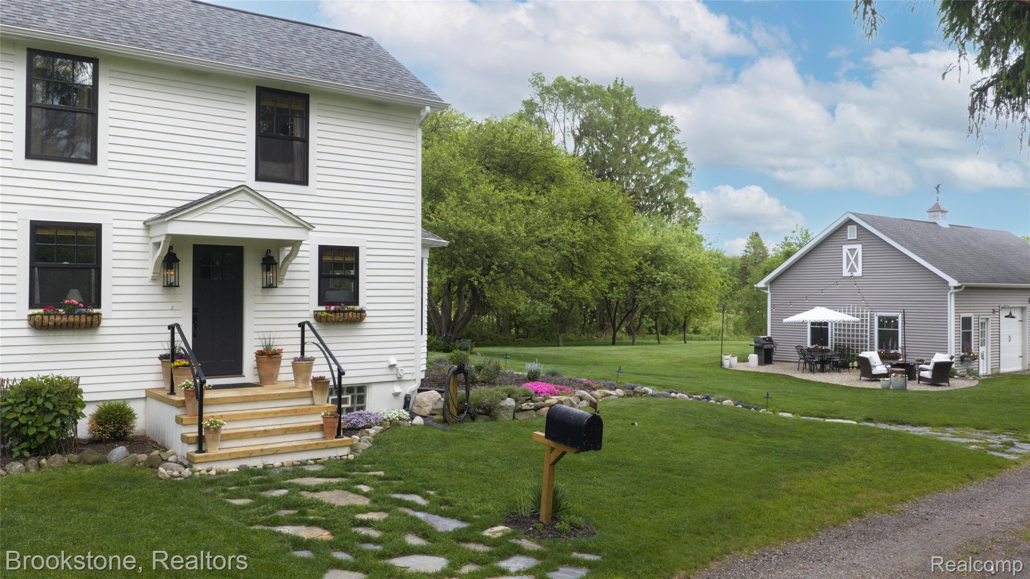 8322 BUCKELL LAKE