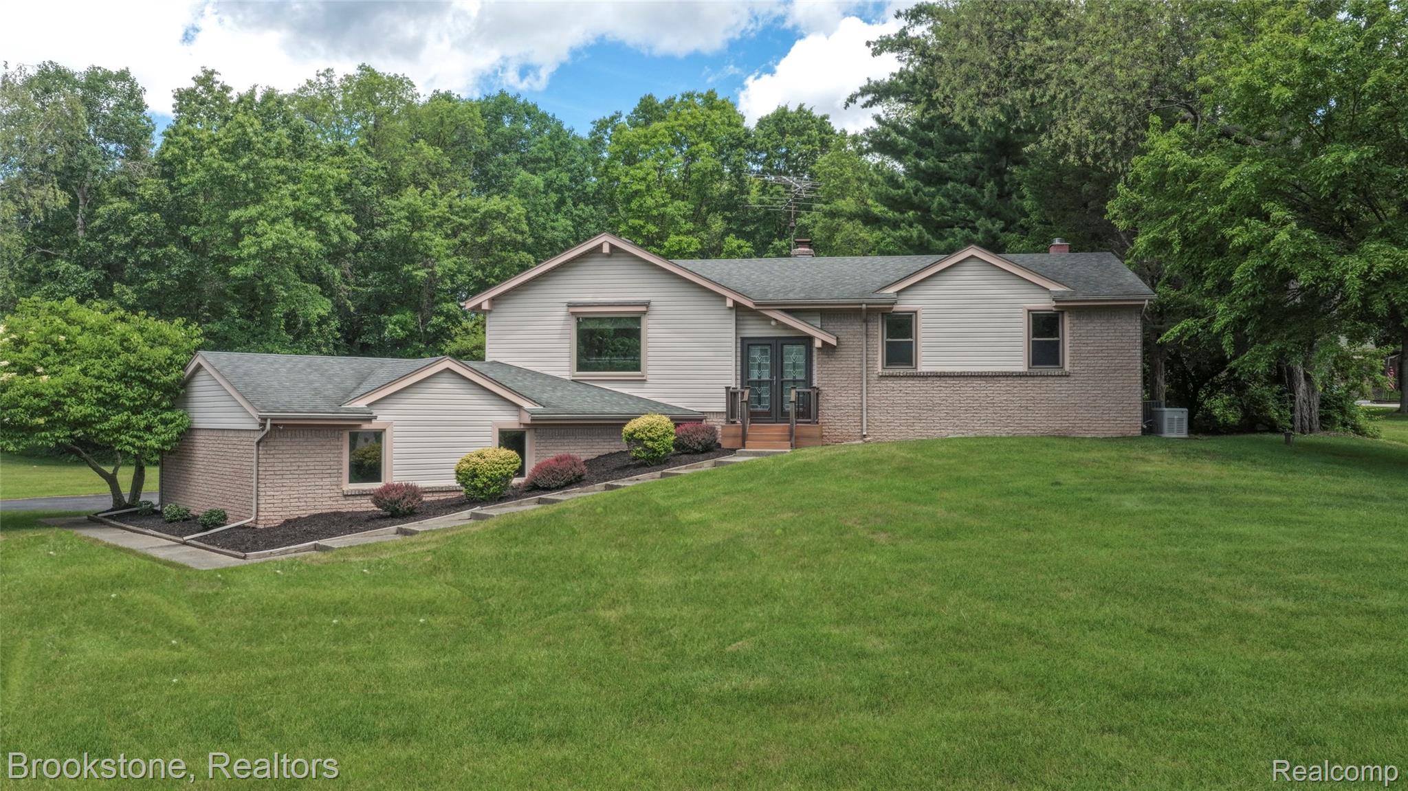 12168 CARRIAGE TRAIL Circle