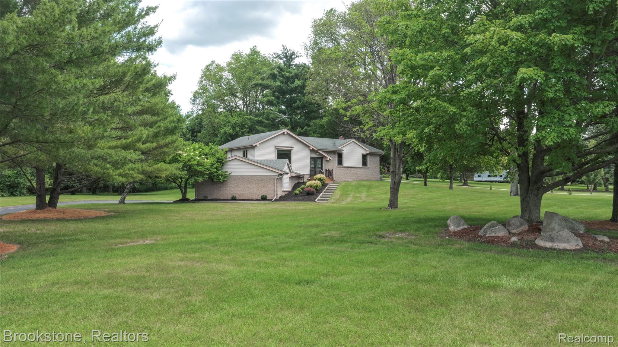 12168 CARRIAGE TRAIL Circle