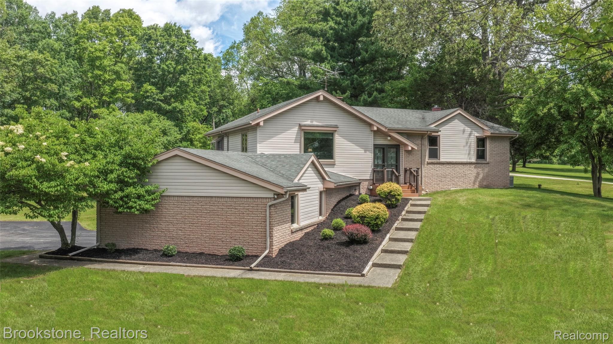 12168 CARRIAGE TRAIL Circle