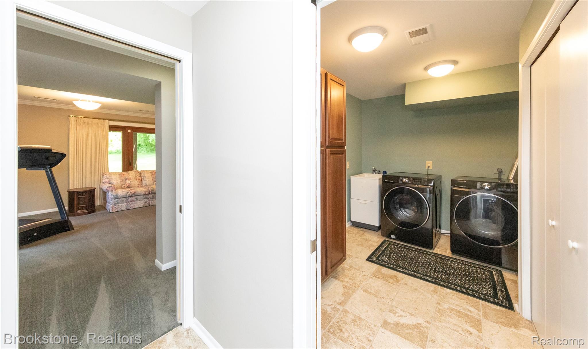 12168 CARRIAGE TRAIL Circle