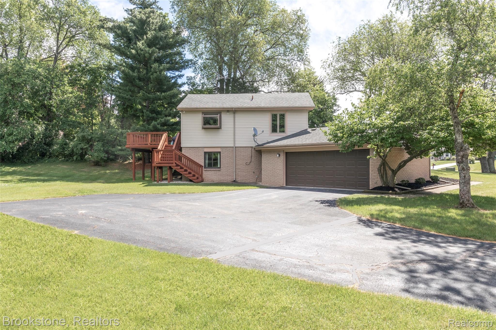 12168 CARRIAGE TRAIL Circle