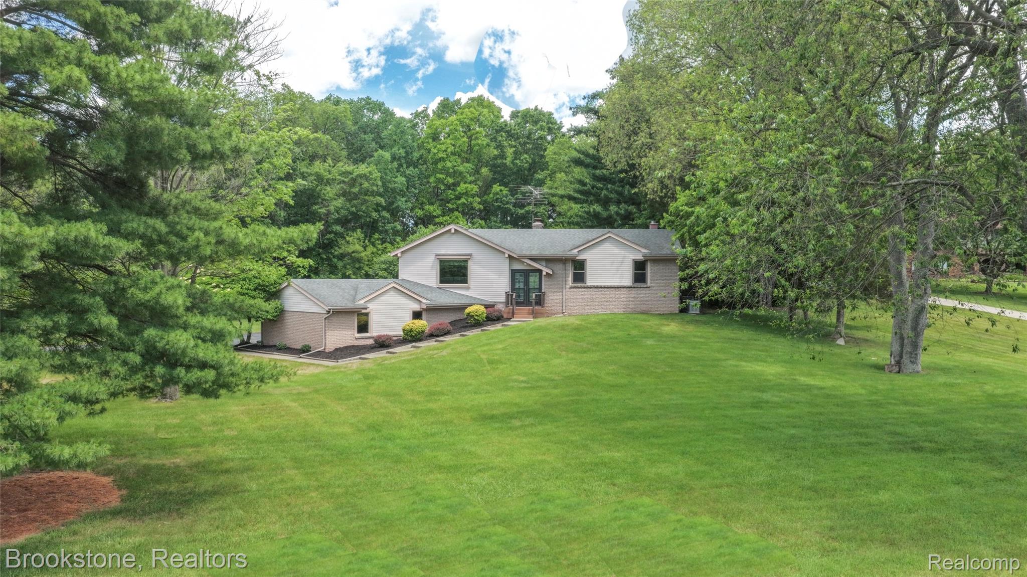 12168 CARRIAGE TRAIL Circle