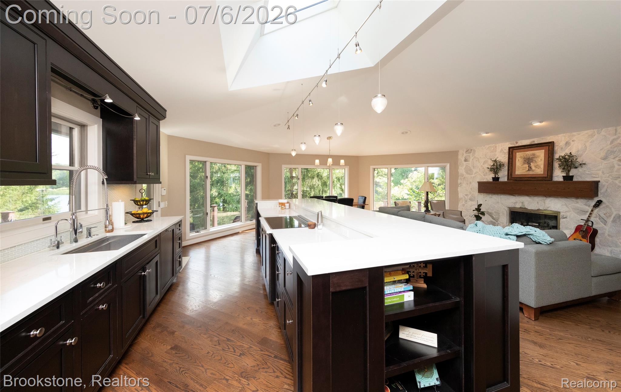 7215 DEER LAKE Court