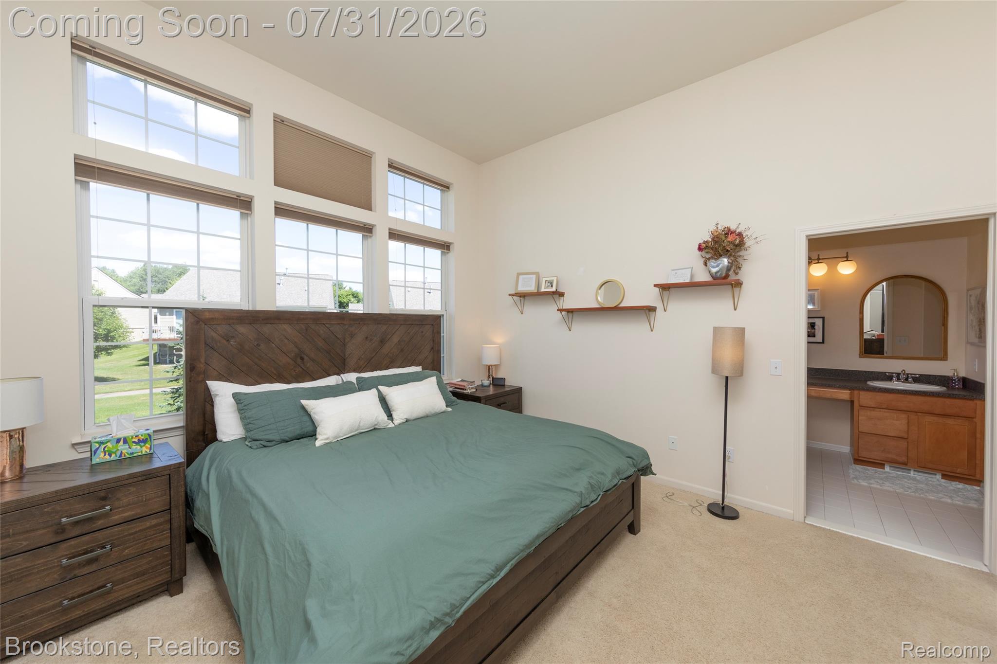 5948 BAYPOINTE Boulevard