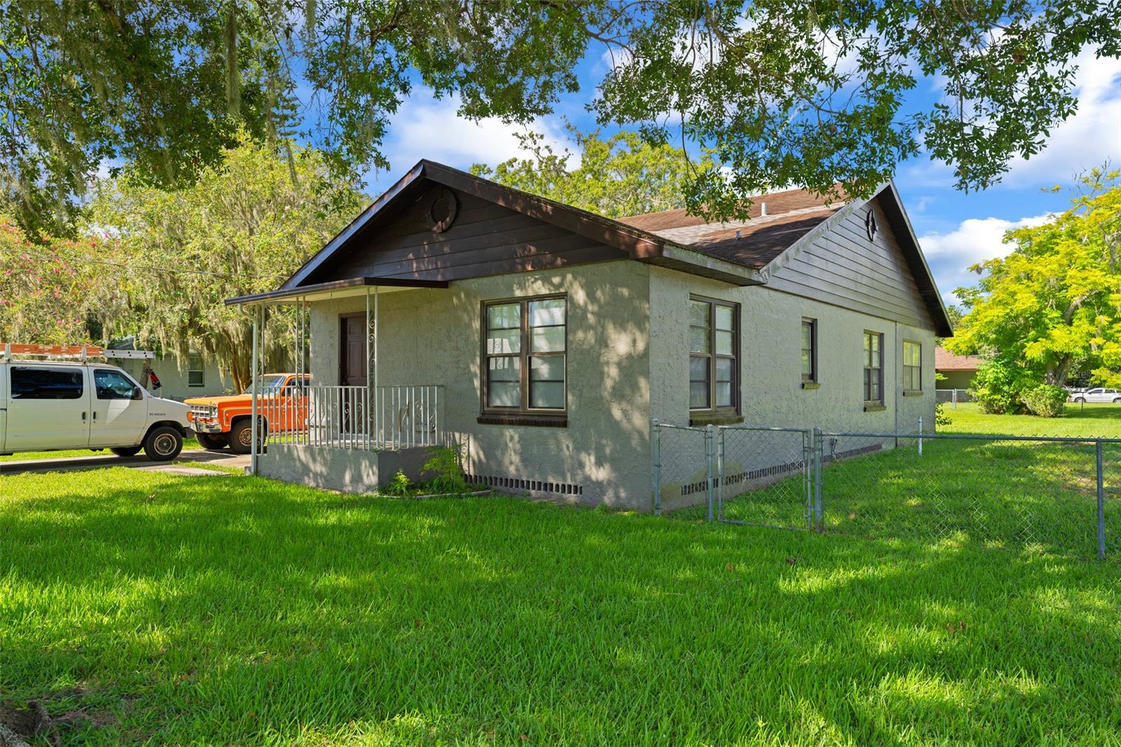 260 W Pine AVENUE
