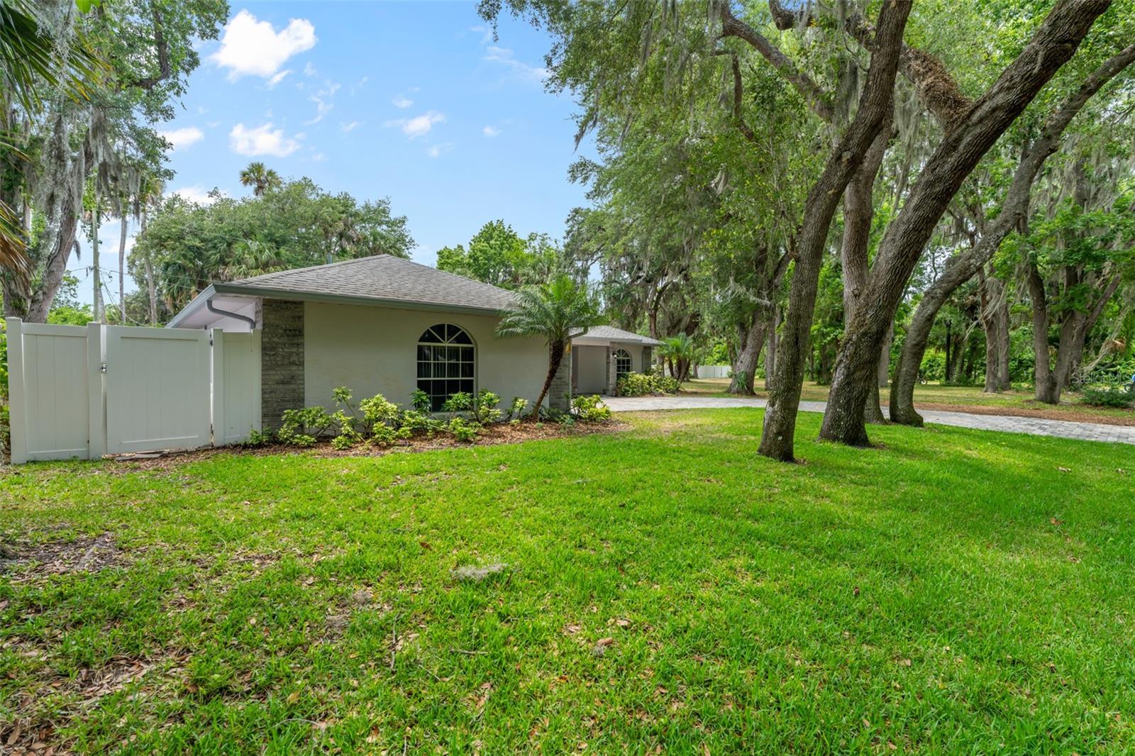 1328 NEEDLE PALM DR
