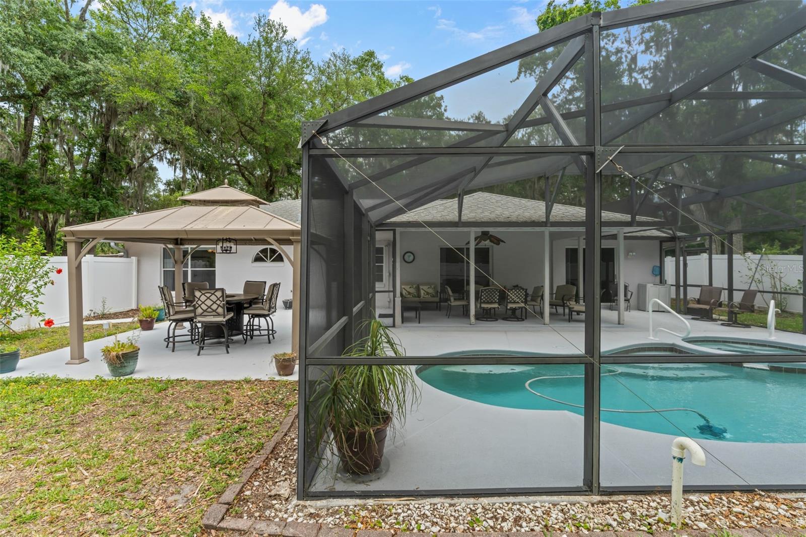 1328 NEEDLE PALM DR