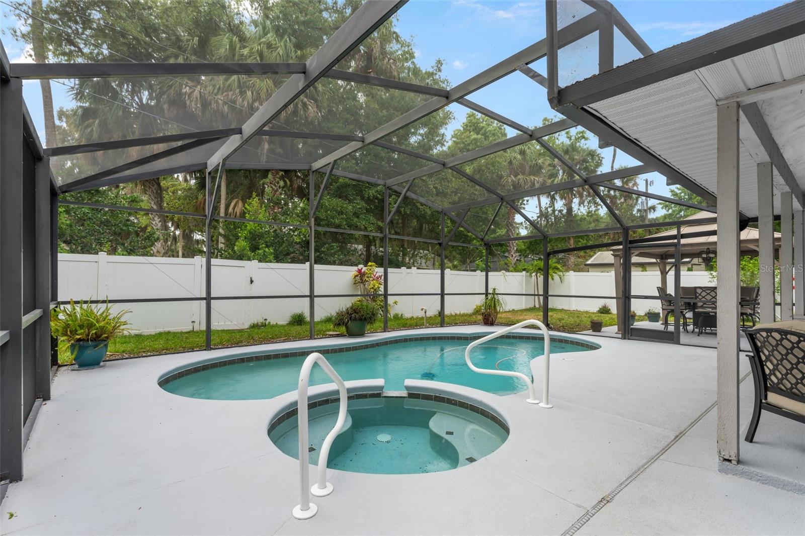 1328 NEEDLE PALM DR