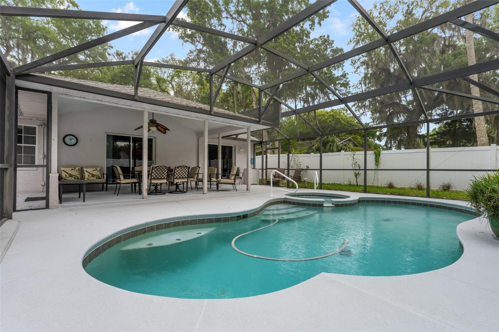 1328 NEEDLE PALM DR