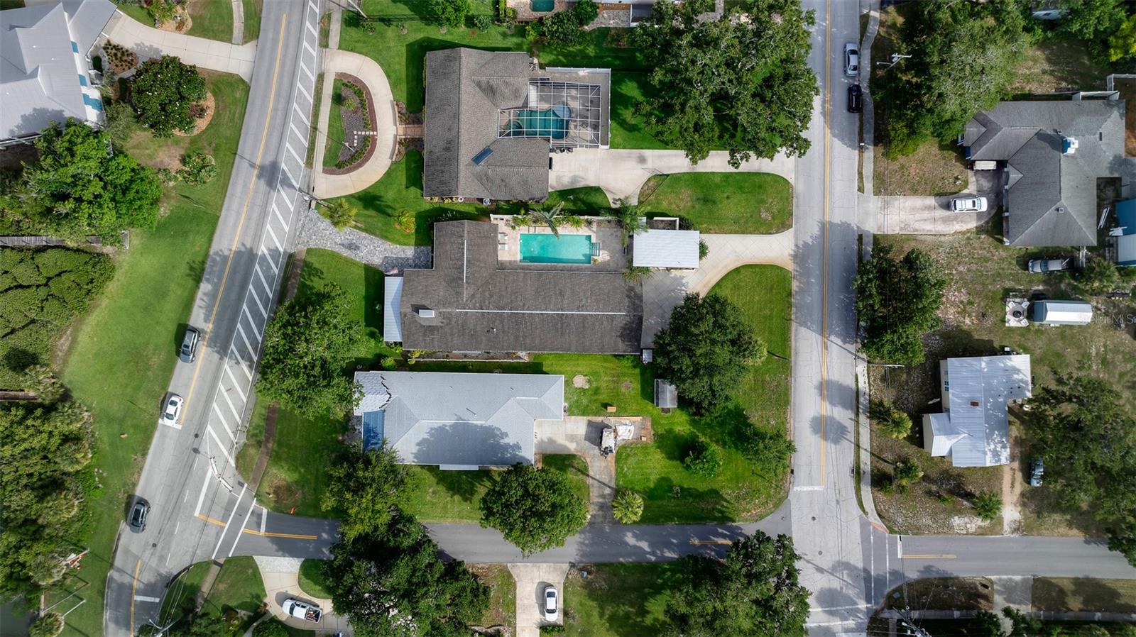 1402 S RIVERSIDE DR