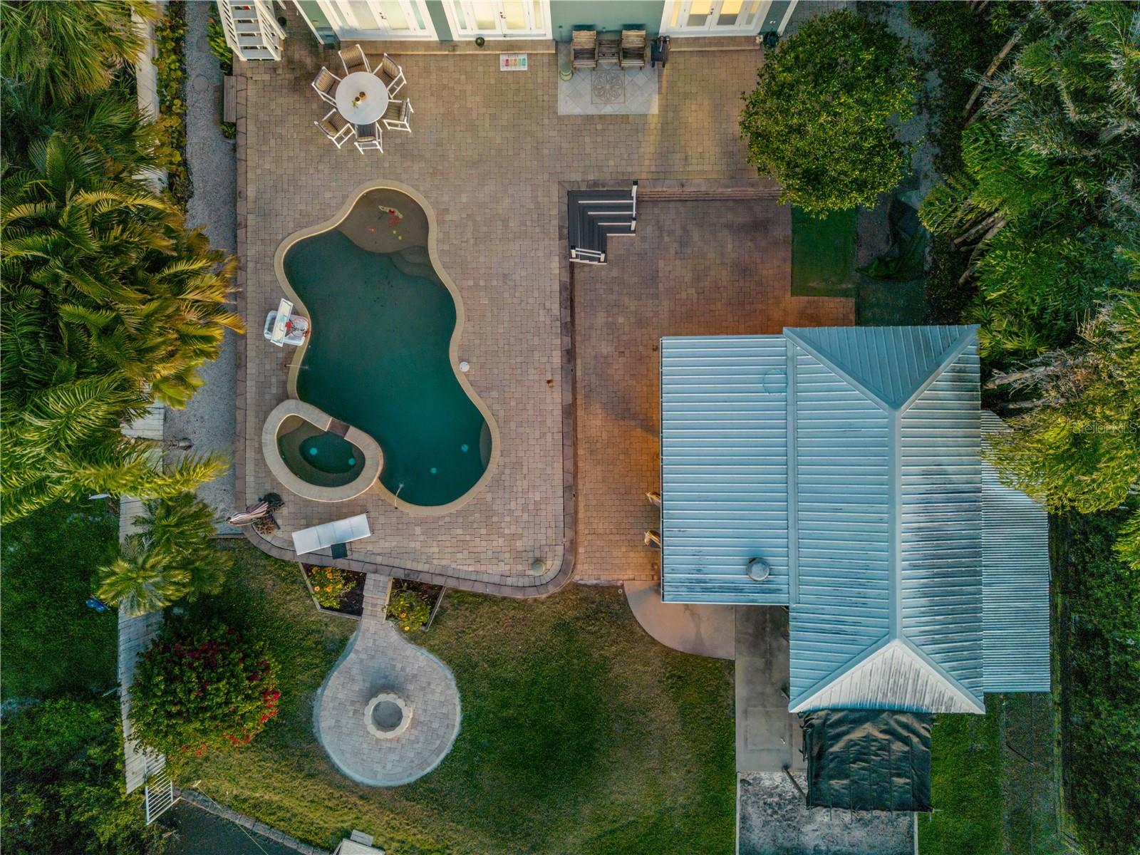 2718 SUNSET DR
