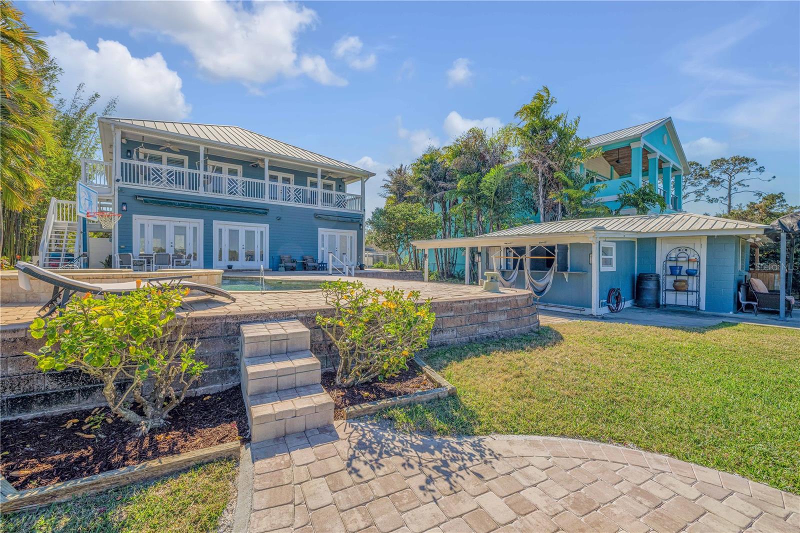2718 SUNSET DR