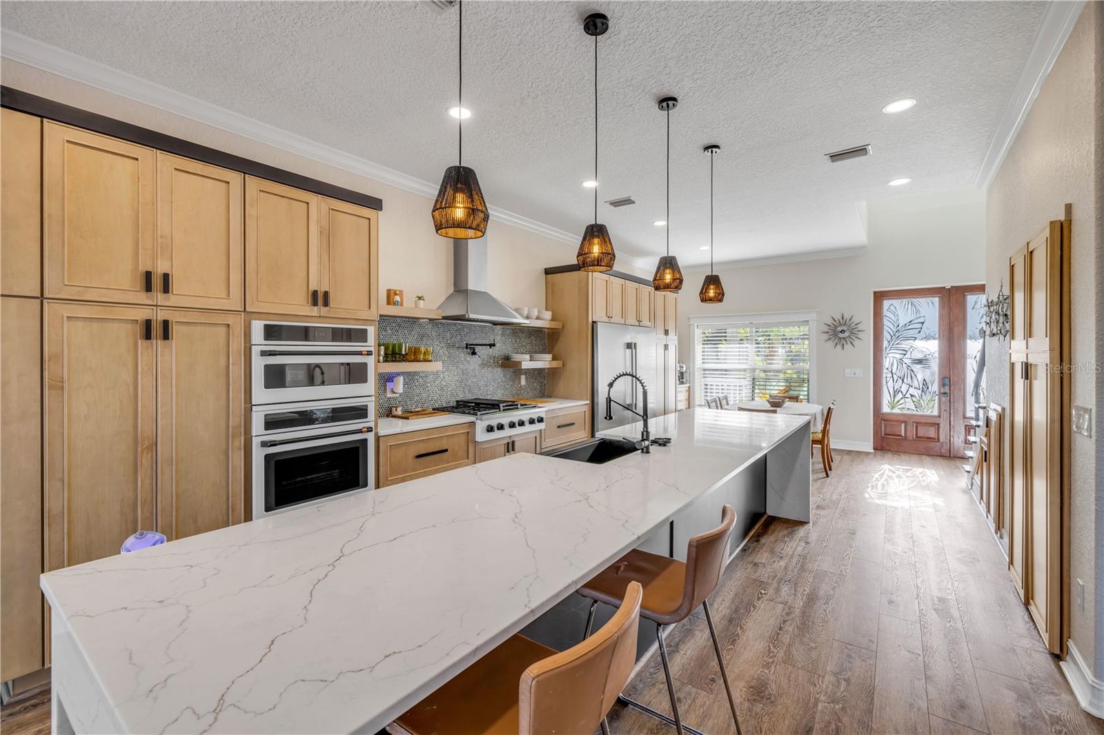 2718 SUNSET DR