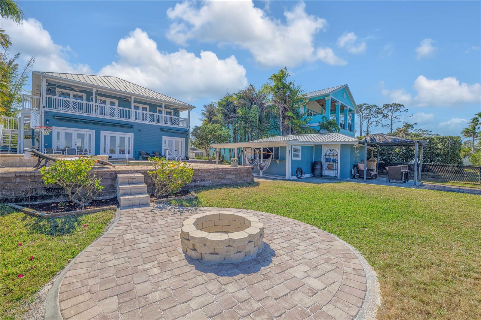 2718 SUNSET DR