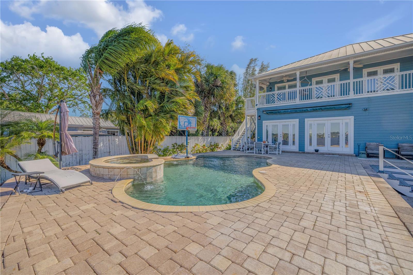 2718 SUNSET DR