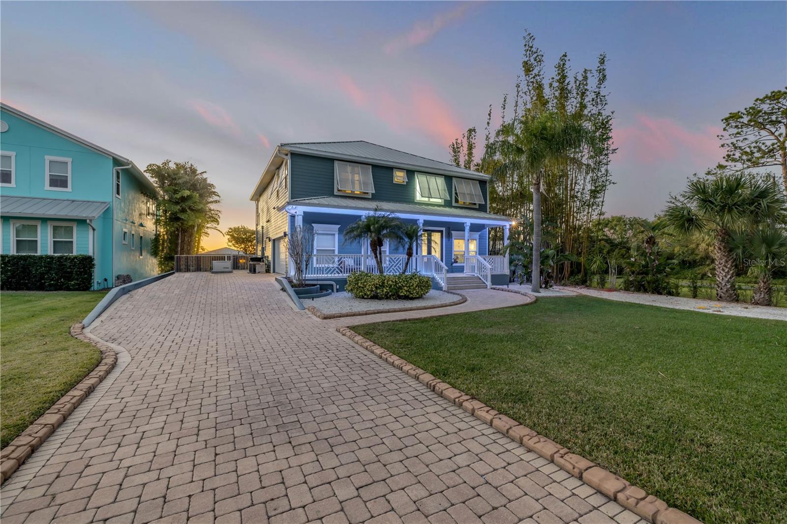 2718 SUNSET DR