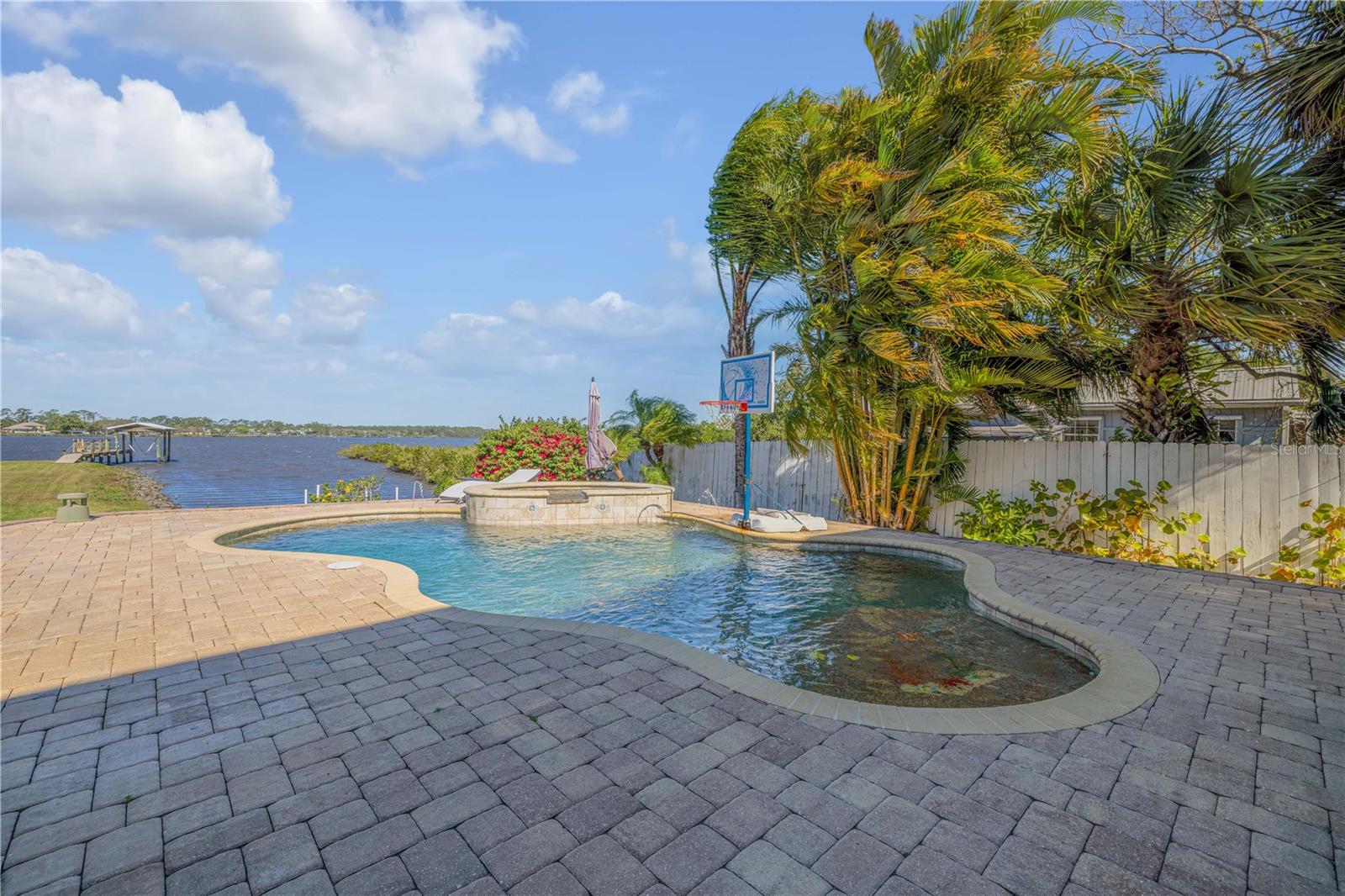 2718 SUNSET DR