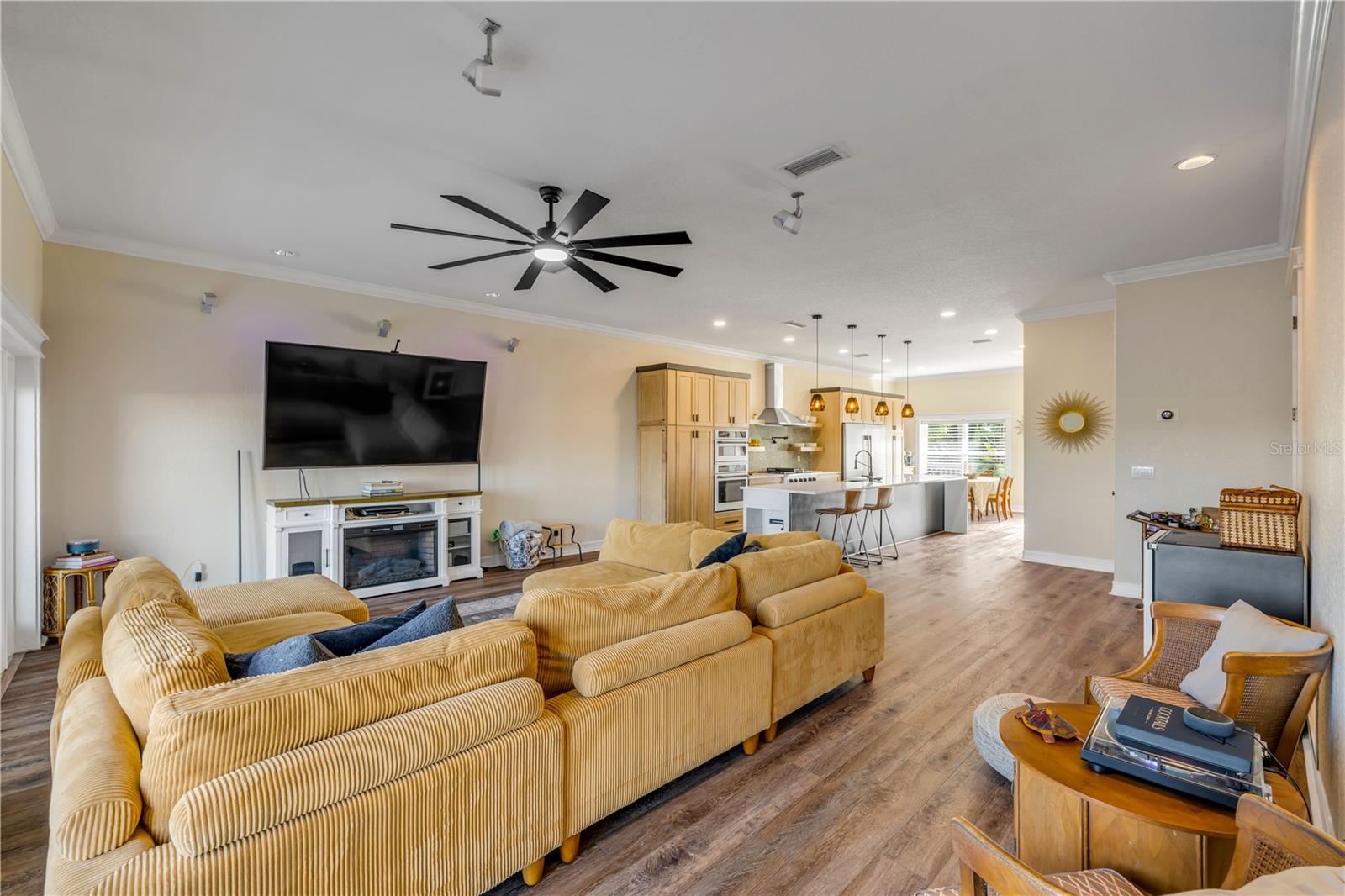 2718 SUNSET DR