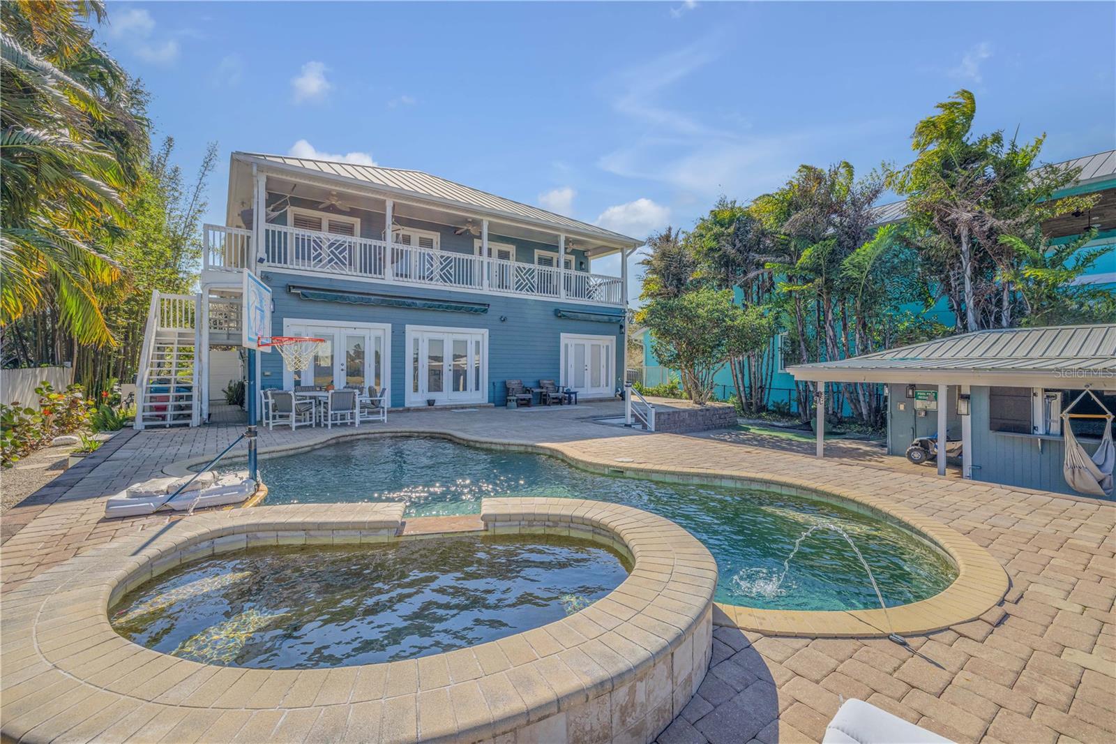 2718 SUNSET DR