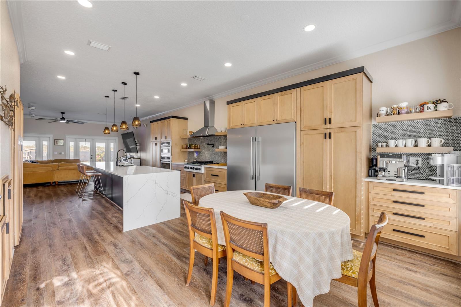 2718 SUNSET DR