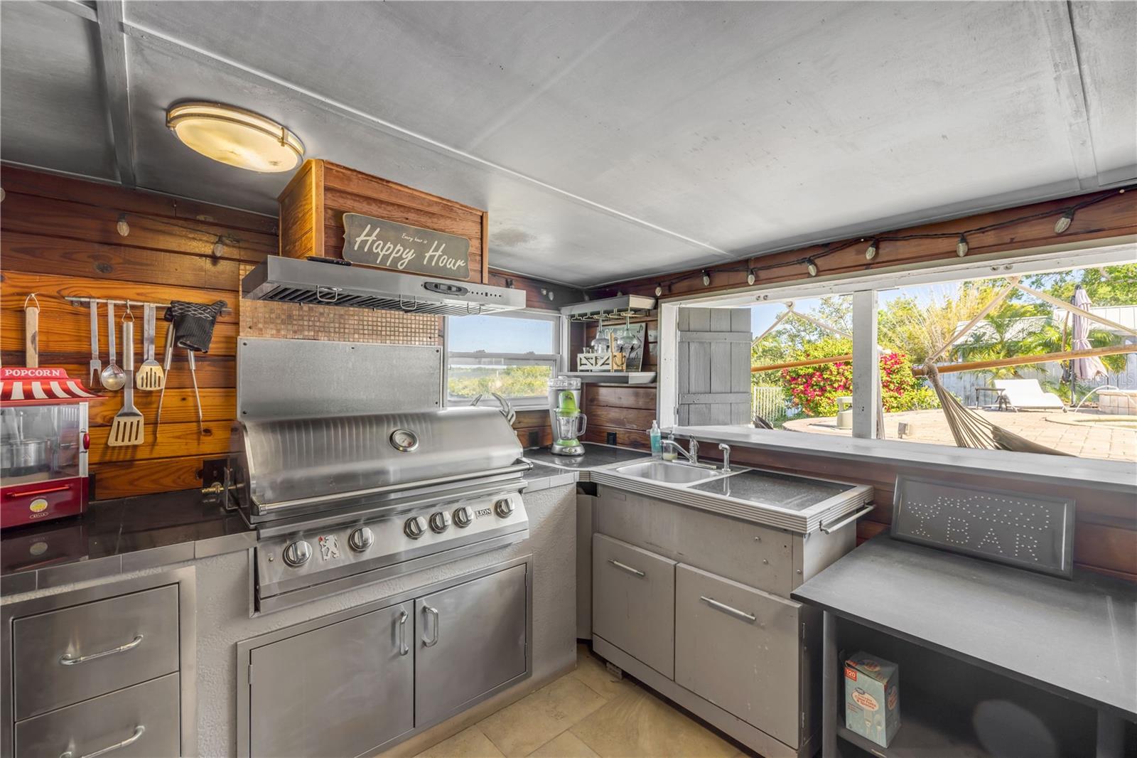 2718 SUNSET DR