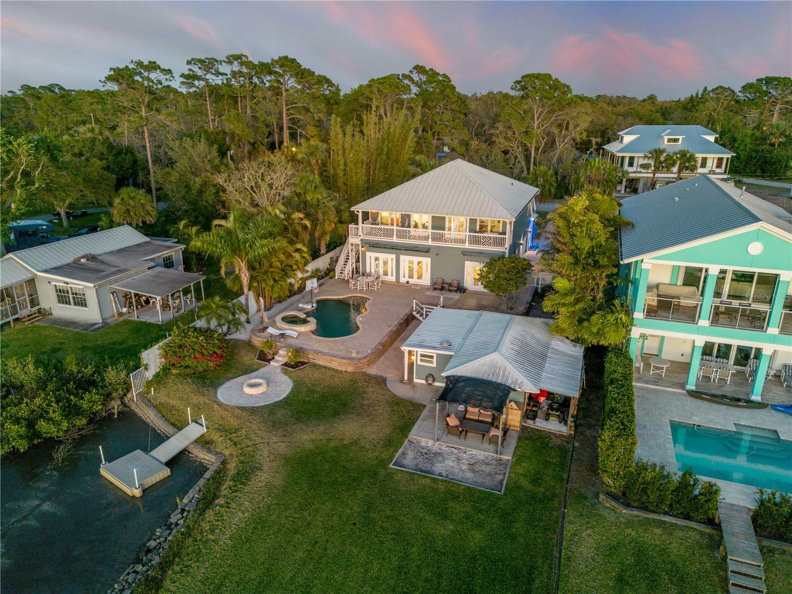 2718 SUNSET DR