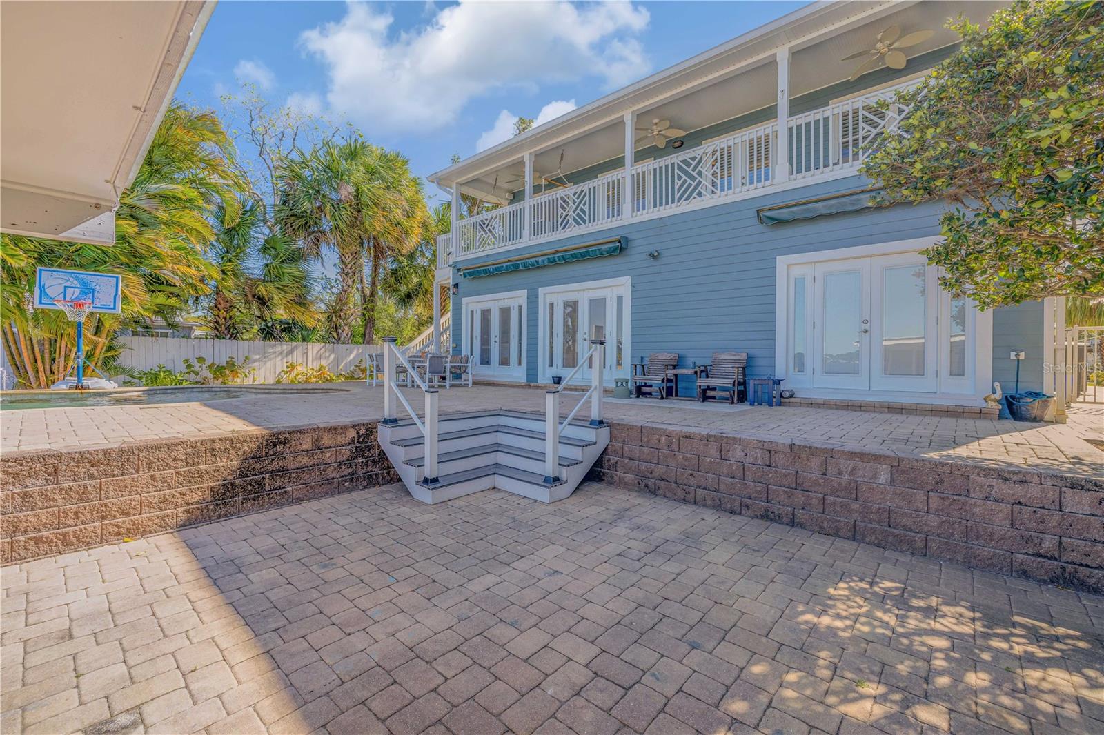 2718 SUNSET DR