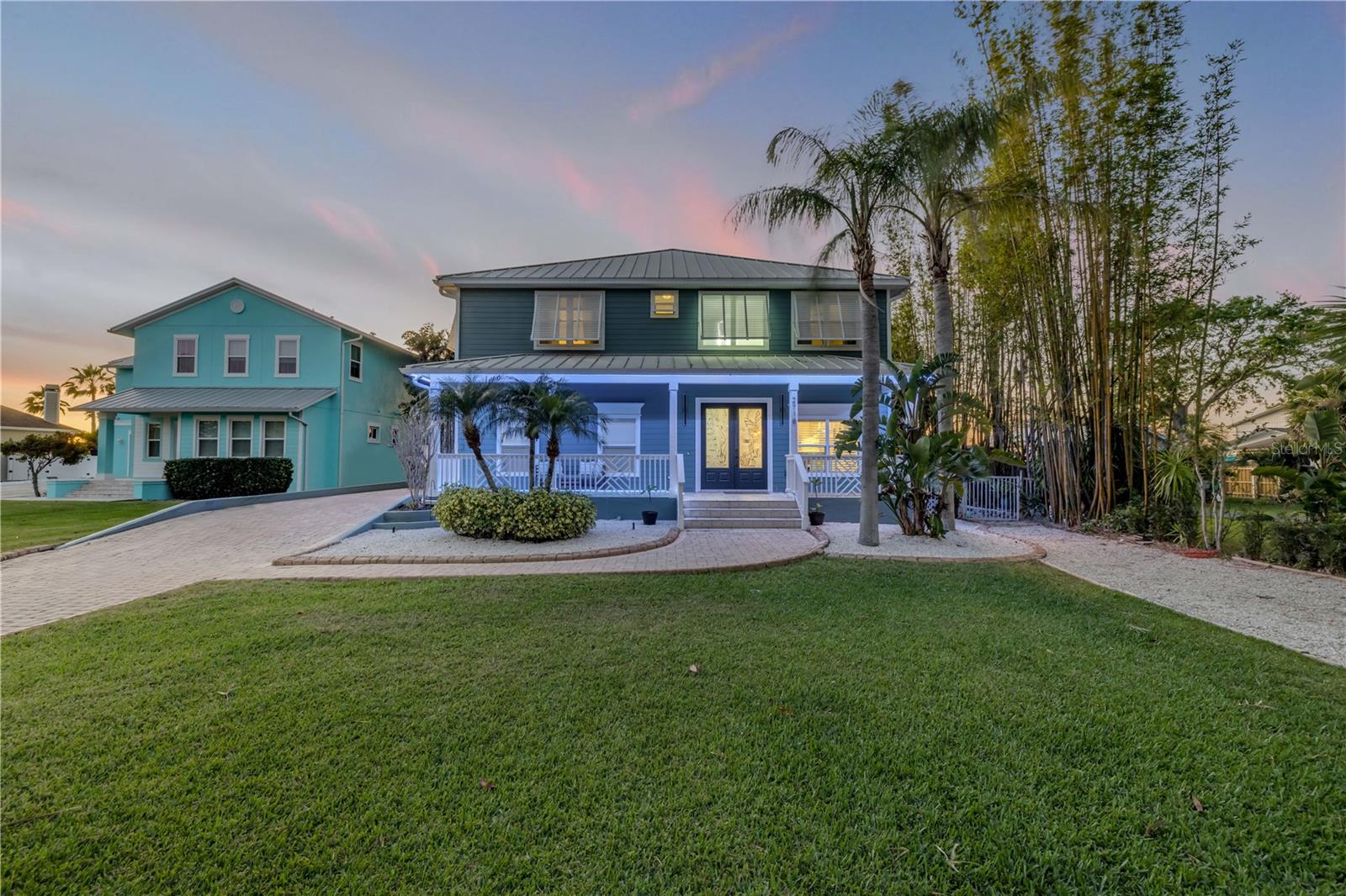 2718 SUNSET DR