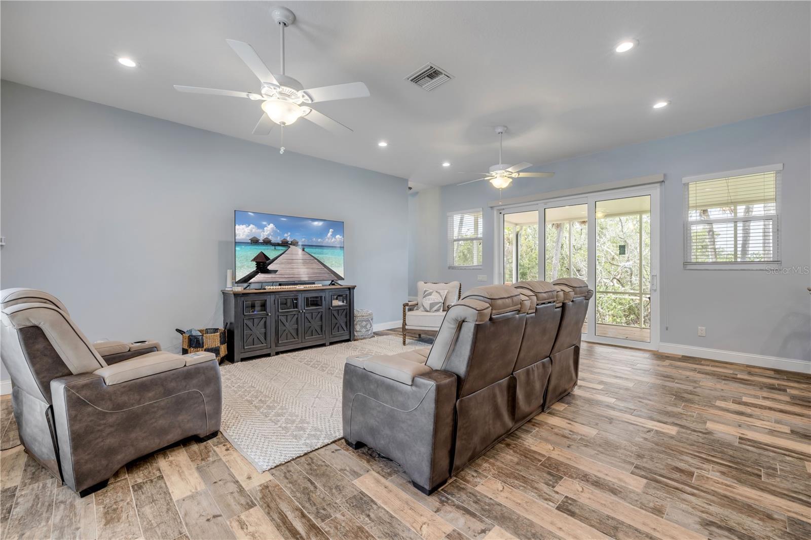 1804 SAXON DR