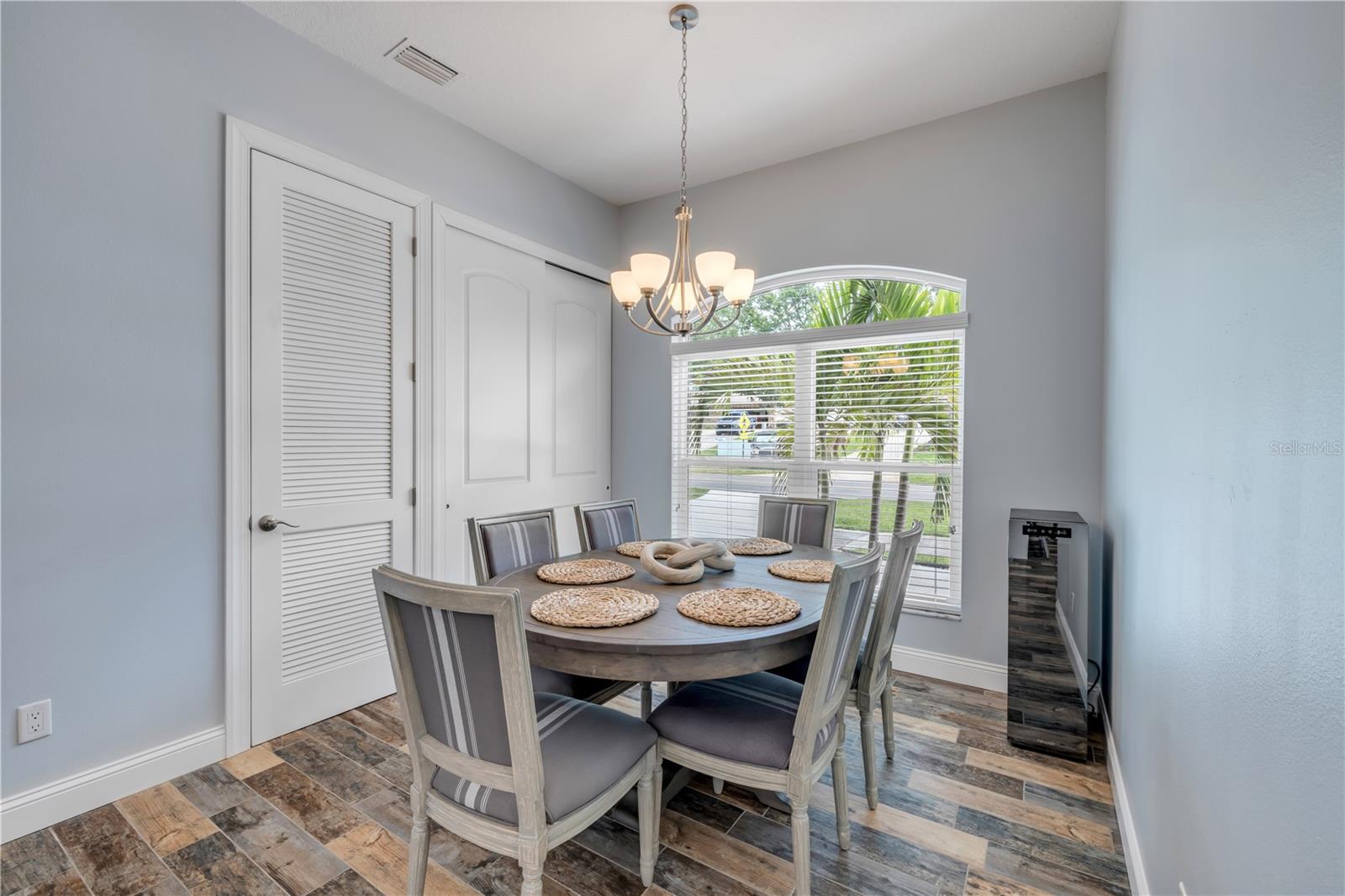 1804 SAXON DR