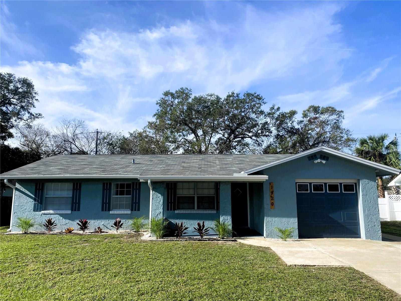 1920 TRAVELERS PALM DR