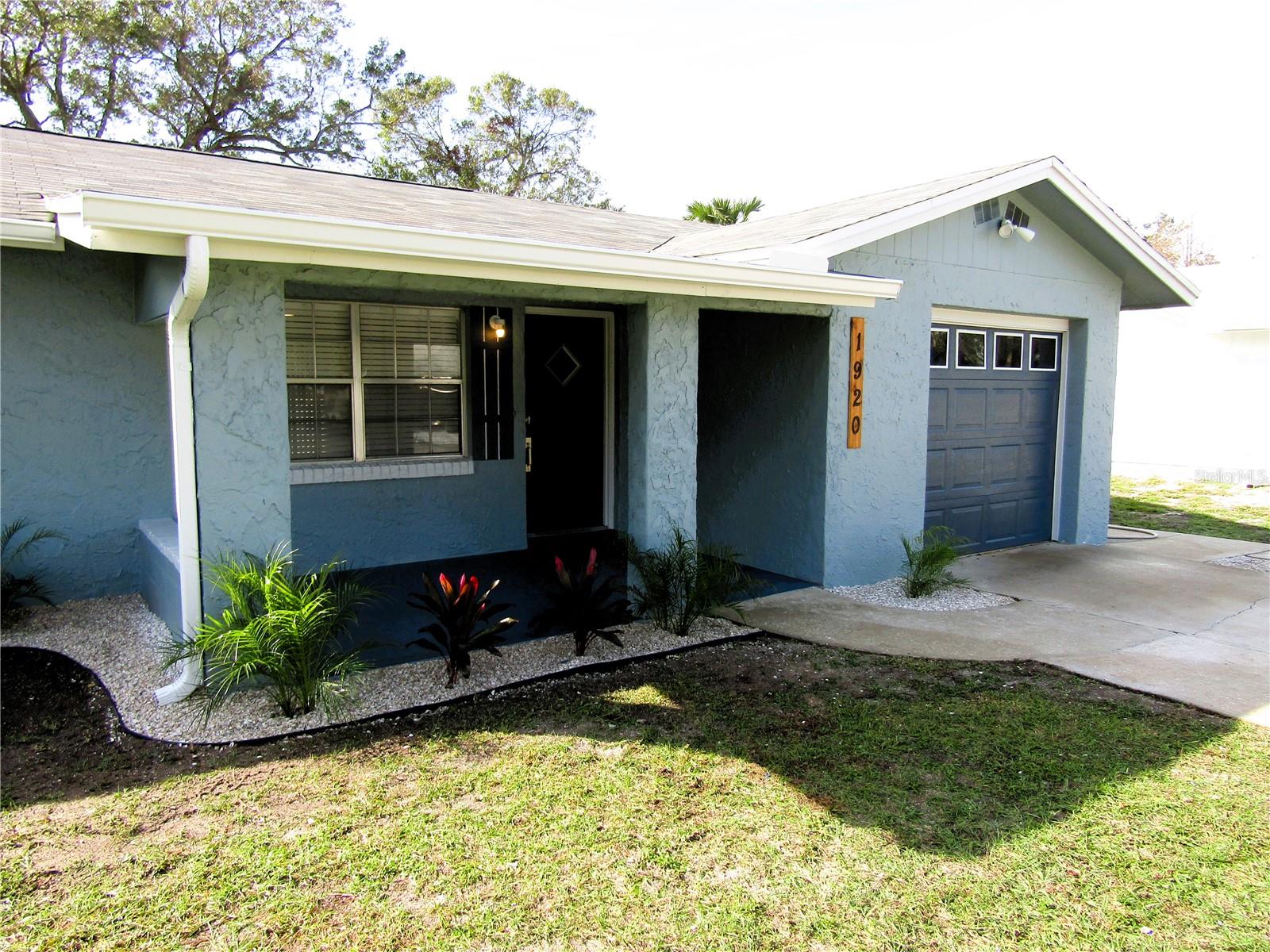 1920 TRAVELERS PALM DR