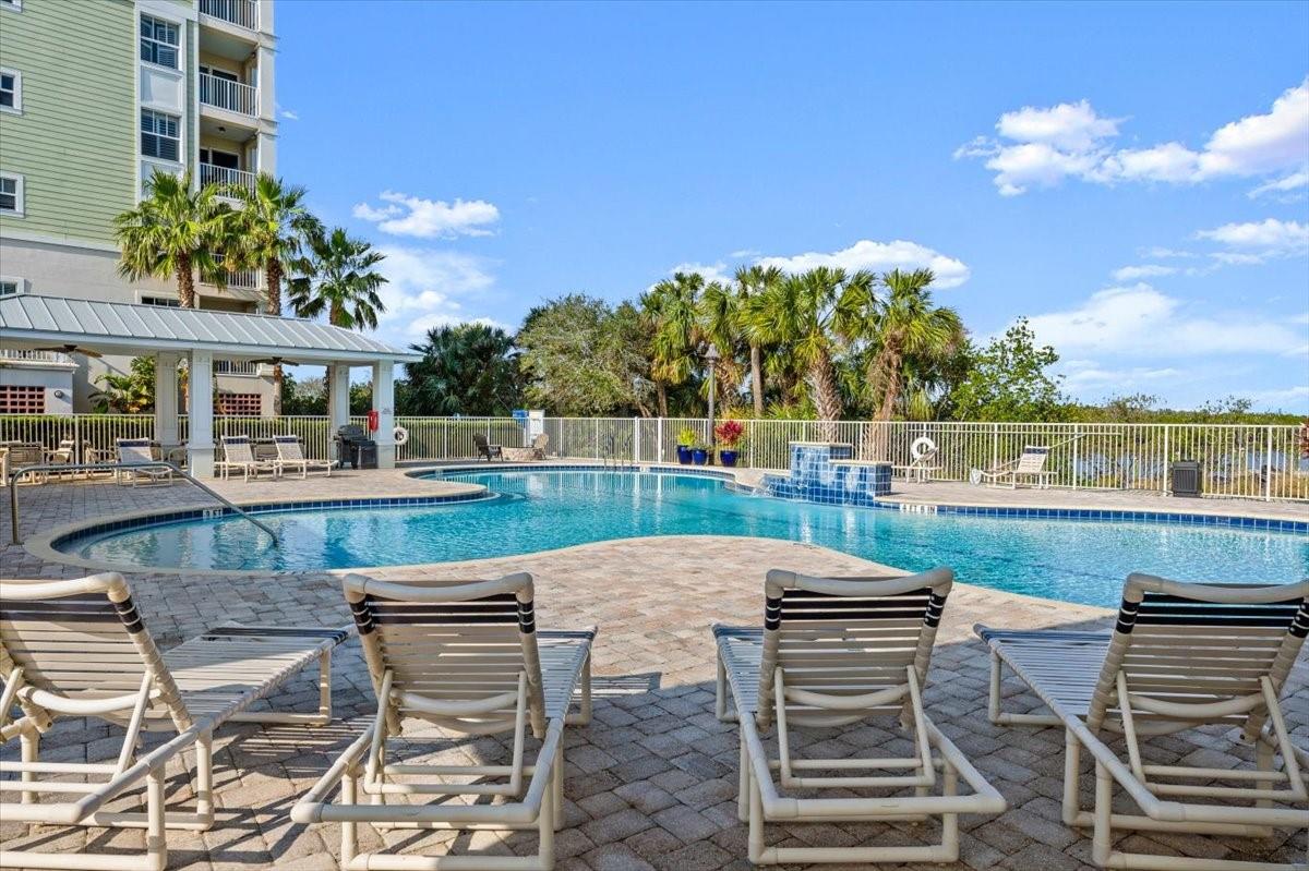 2 RIVERWALK DR #402